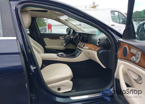 2017 Mercedes-Benz E 300 4Matic z USA, uszkodzony, nr VIN WDDZF4KB6HA114771